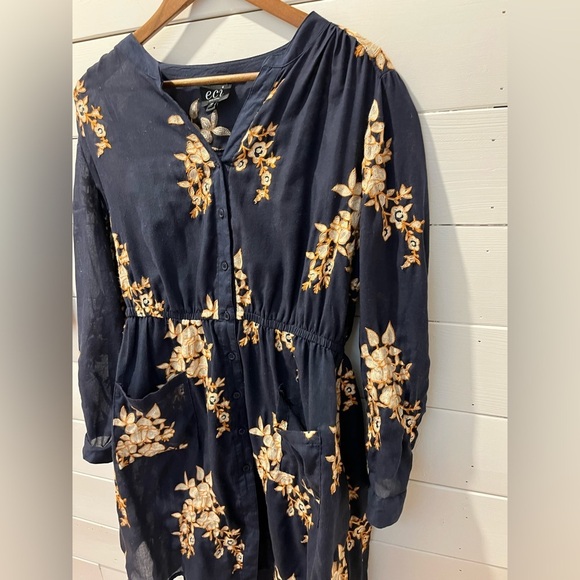 Embroidered Navy Floral Dress – ECI New York (Size 14) - Picture 11 of 12